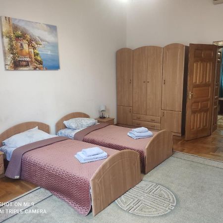Apartments Domovik ,Kirilla I Mefodiya, 5 Мукачеве Екстериор снимка