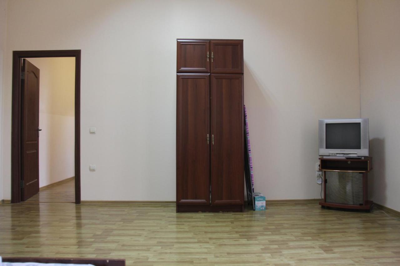 Apartments Domovik ,Kirilla I Mefodiya, 5 Мукачеве Екстериор снимка