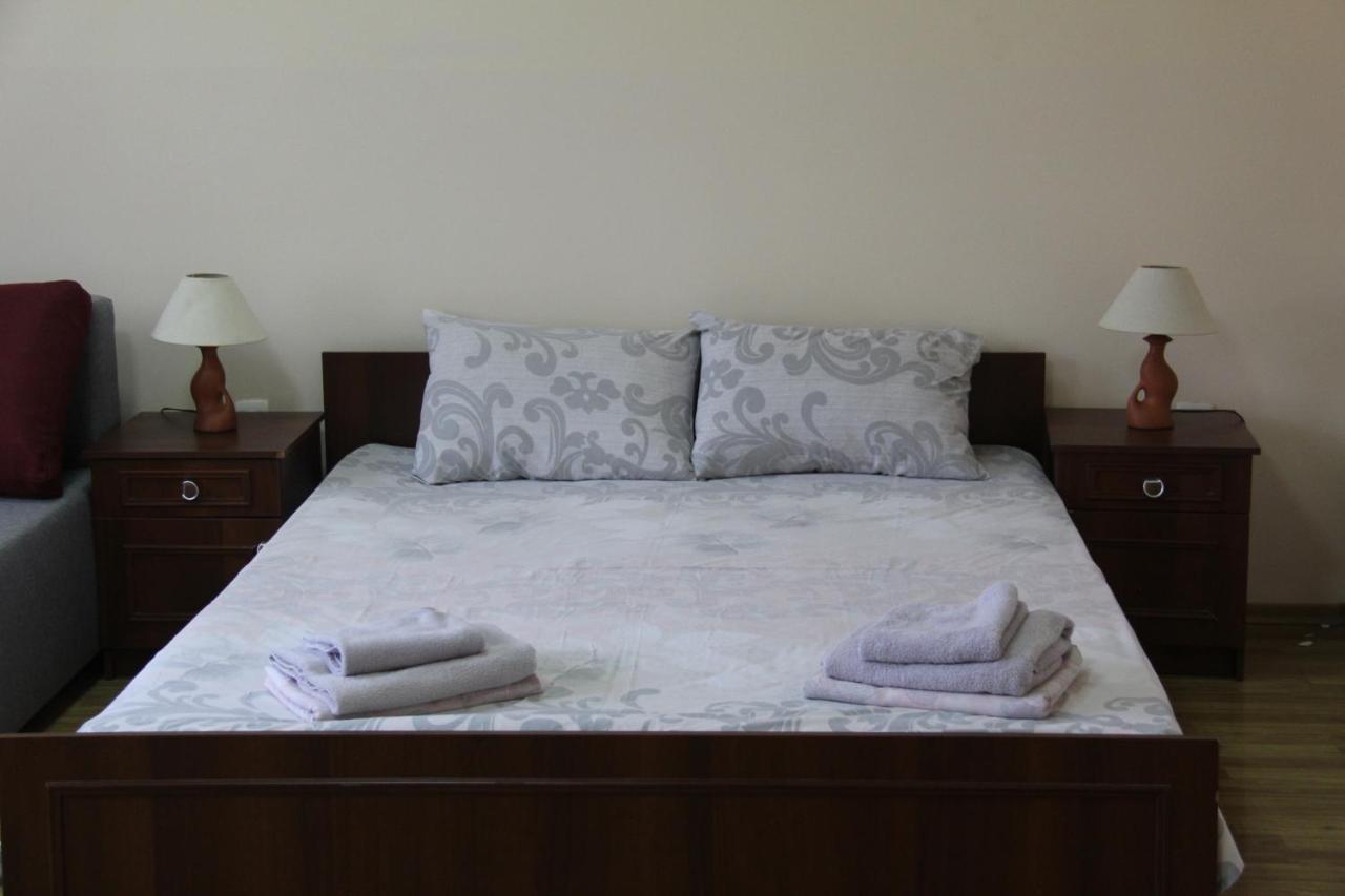 Apartments Domovik ,Kirilla I Mefodiya, 5 Мукачеве Екстериор снимка