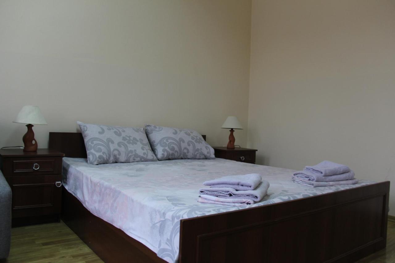 Apartments Domovik ,Kirilla I Mefodiya, 5 Мукачеве Екстериор снимка