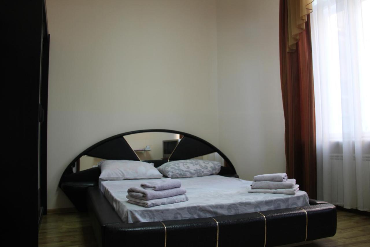 Apartments Domovik ,Kirilla I Mefodiya, 5 Мукачеве Екстериор снимка
