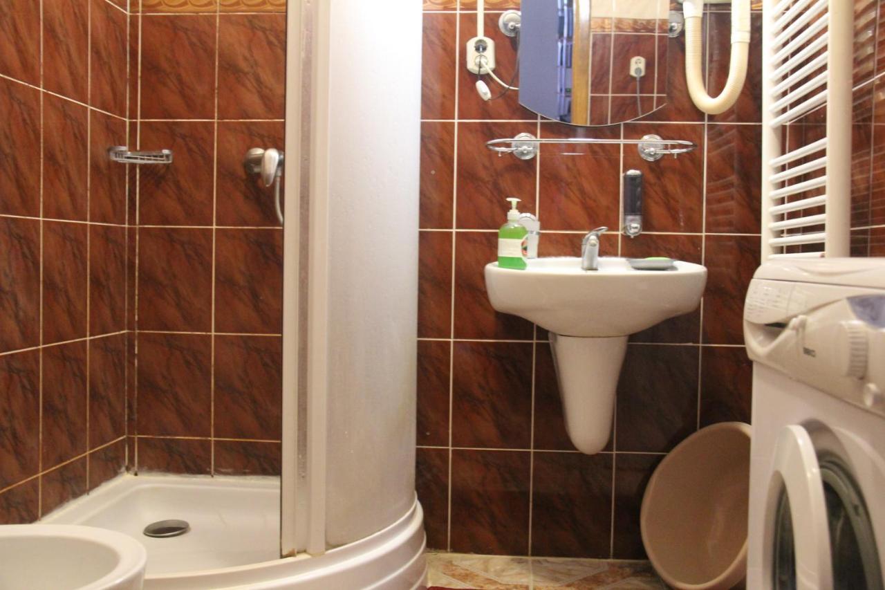 Apartments Domovik ,Kirilla I Mefodiya, 5 Мукачеве Екстериор снимка