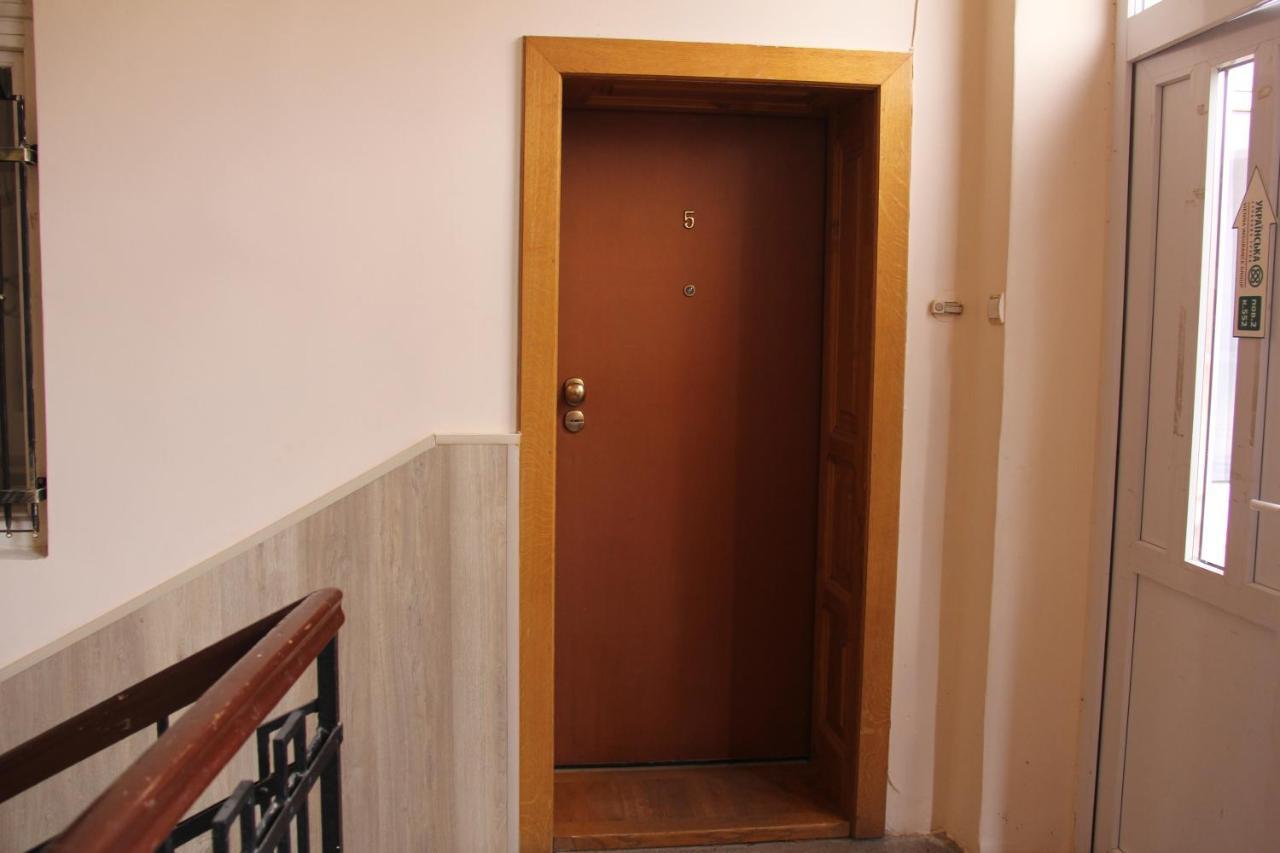 Apartments Domovik ,Kirilla I Mefodiya, 5 Мукачеве Екстериор снимка
