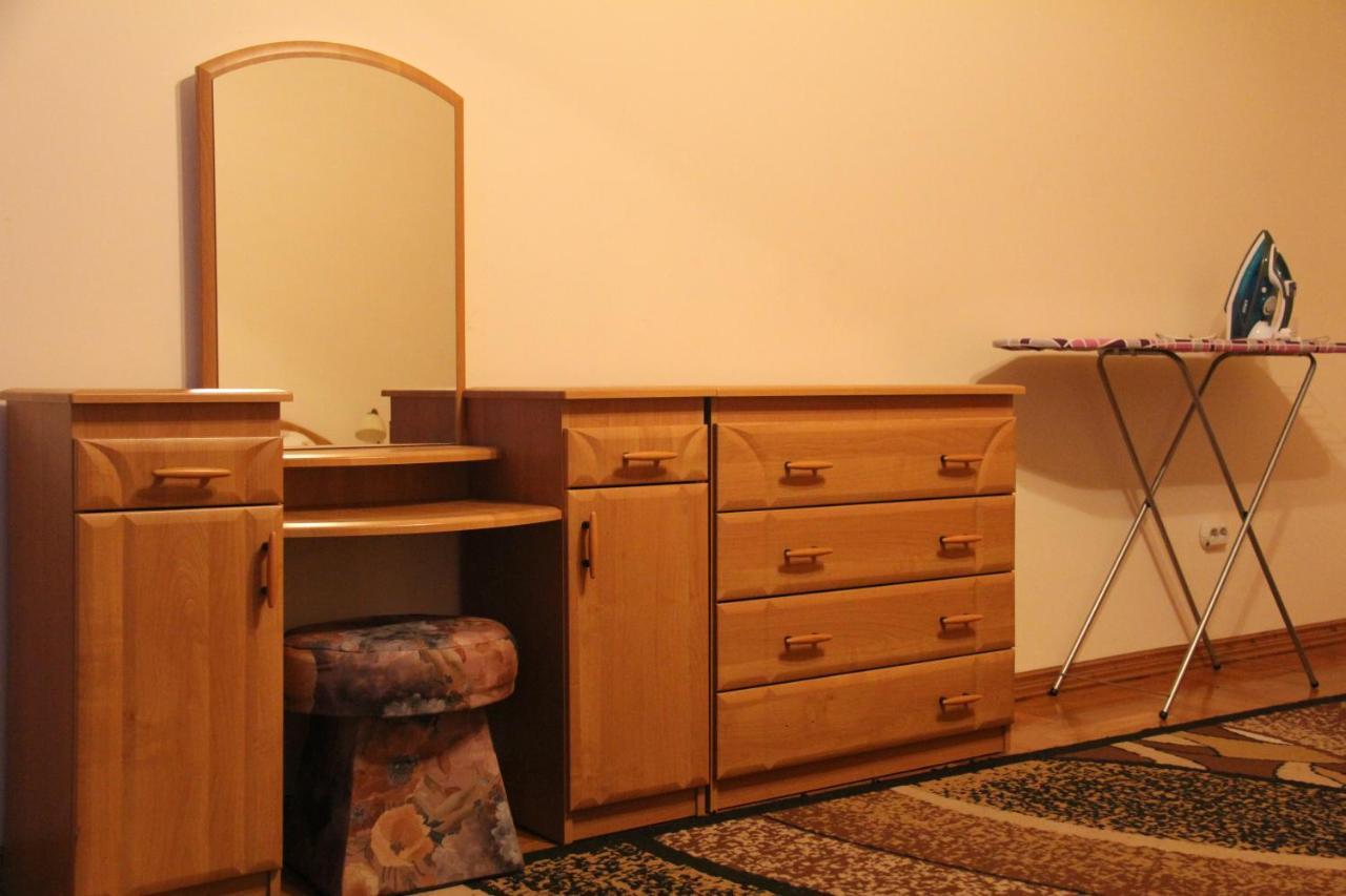 Apartments Domovik ,Kirilla I Mefodiya, 5 Мукачеве Екстериор снимка