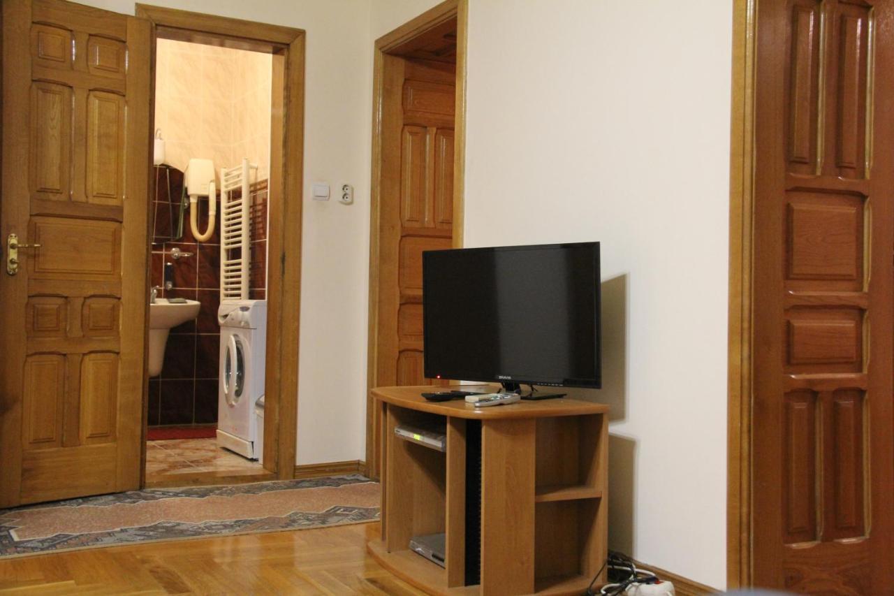 Apartments Domovik ,Kirilla I Mefodiya, 5 Мукачеве Екстериор снимка