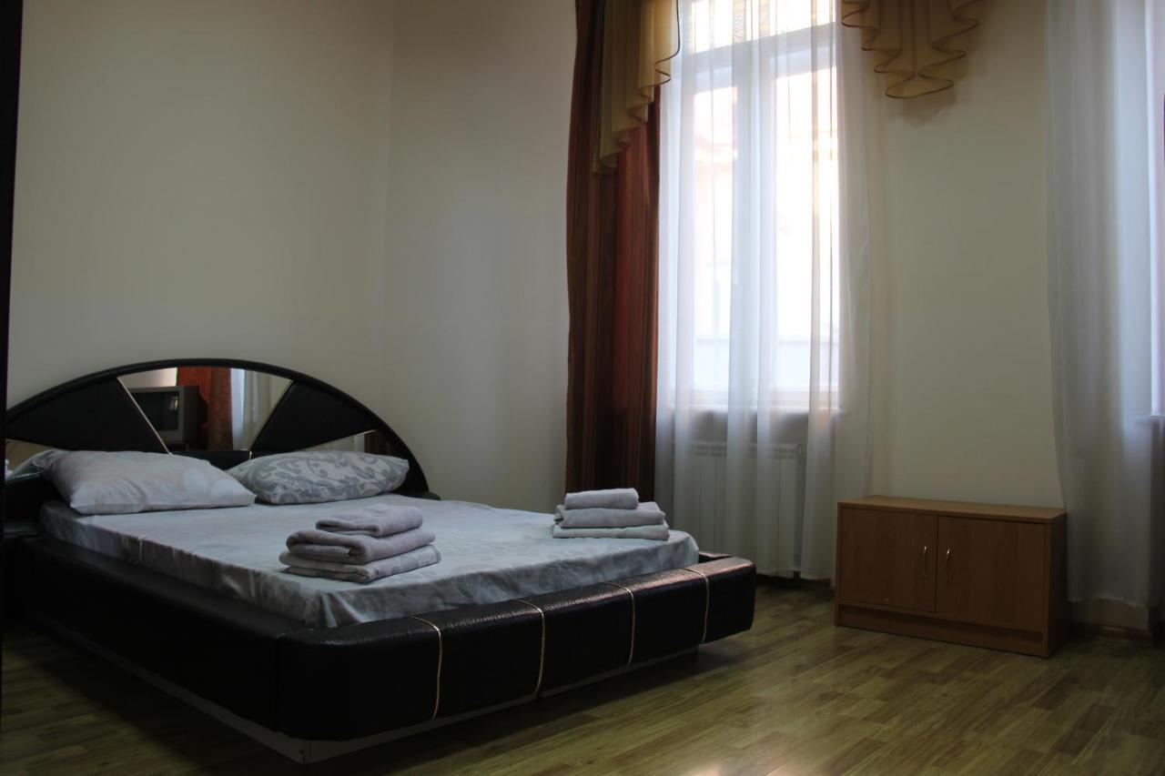 Apartments Domovik ,Kirilla I Mefodiya, 5 Мукачеве Екстериор снимка